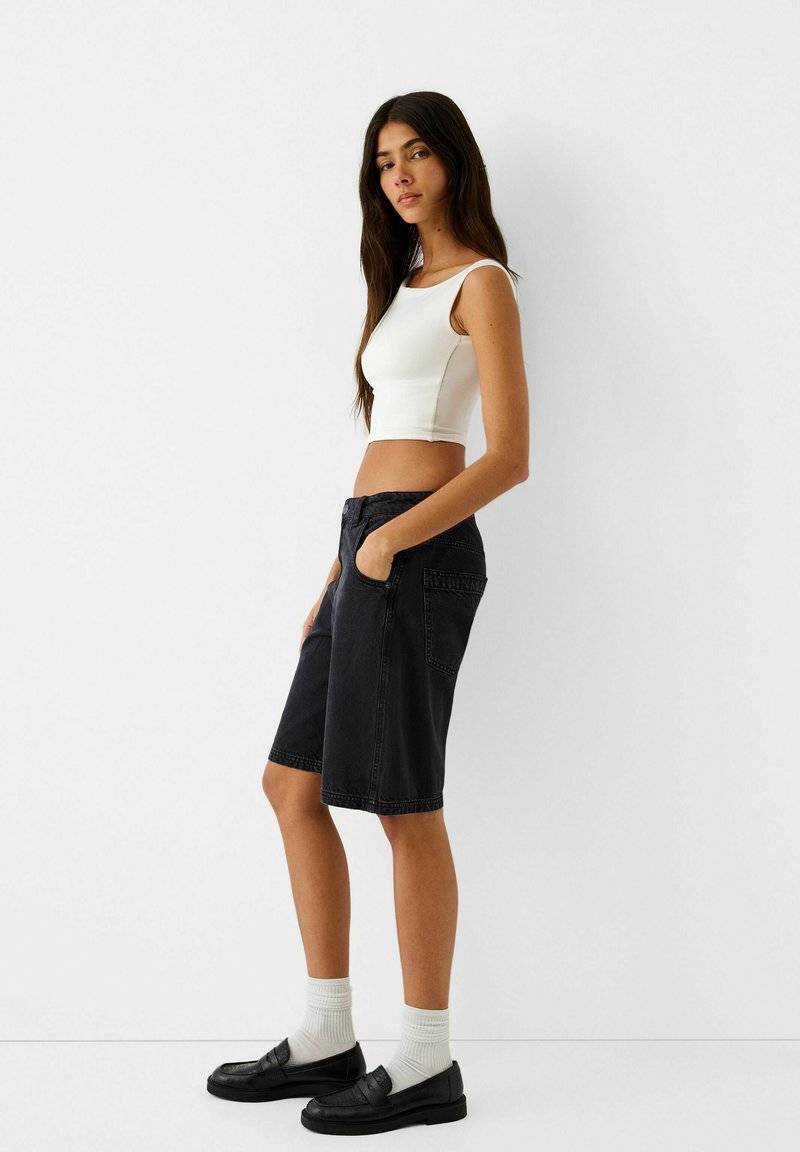 Bershka Bershka BERMUDA - Denim shorts - black Wochenangebot