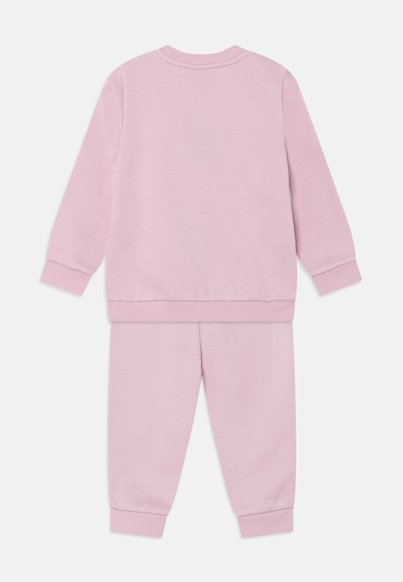 Puma Puma MINICATS UNISEX SET - Tracksuit - grape mist Kostenlose Rückgabe
