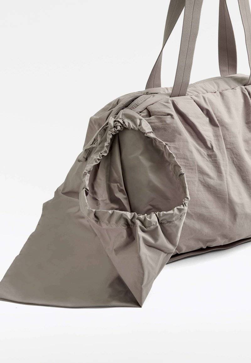 OYSHO OYSHO RUCHED - Holdall - grey Bis zu 60% Rabatt