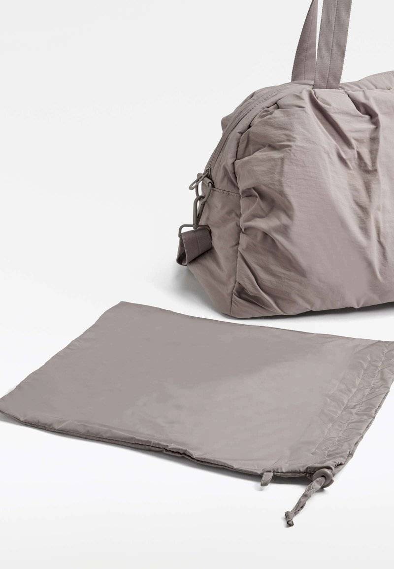 OYSHO OYSHO RUCHED - Holdall - grey Bis zu 60% Rabatt