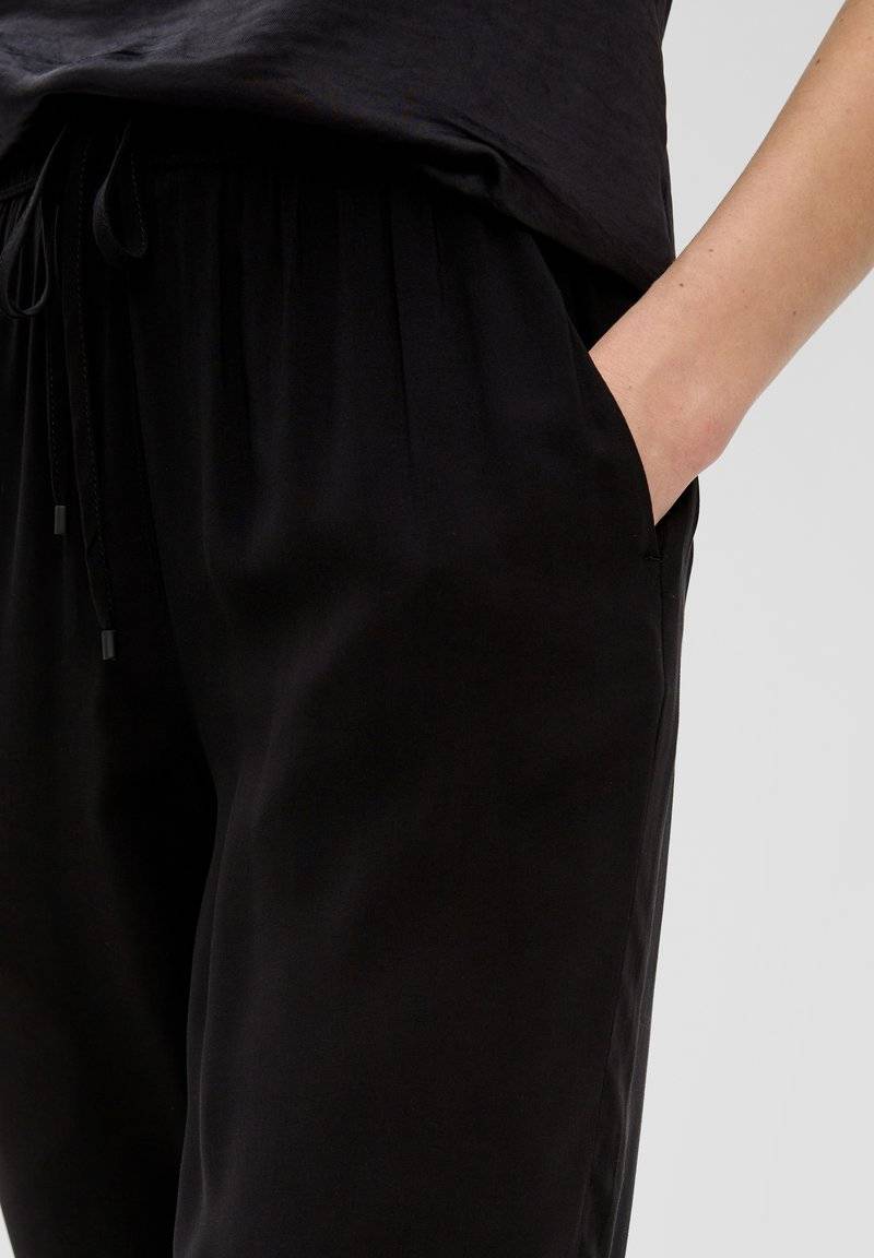 s.Oliver s.Oliver ANKLE-AUS REINER - Trousers - schwarz Neuheiten