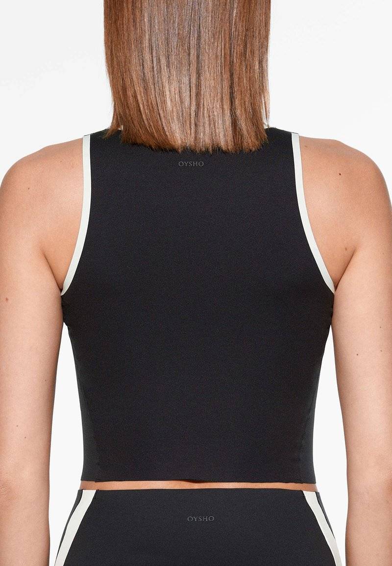 OYSHO OYSHO PERFECT-ADAPT PIPING - Sports T-shirt - black Bis zu 50% Rabatt