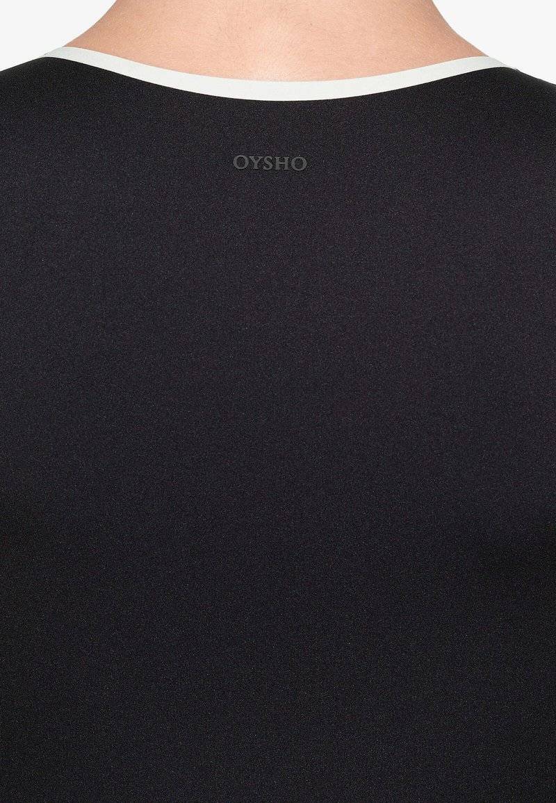 OYSHO OYSHO PERFECT-ADAPT PIPING - Sports T-shirt - black Bis zu 50% Rabatt