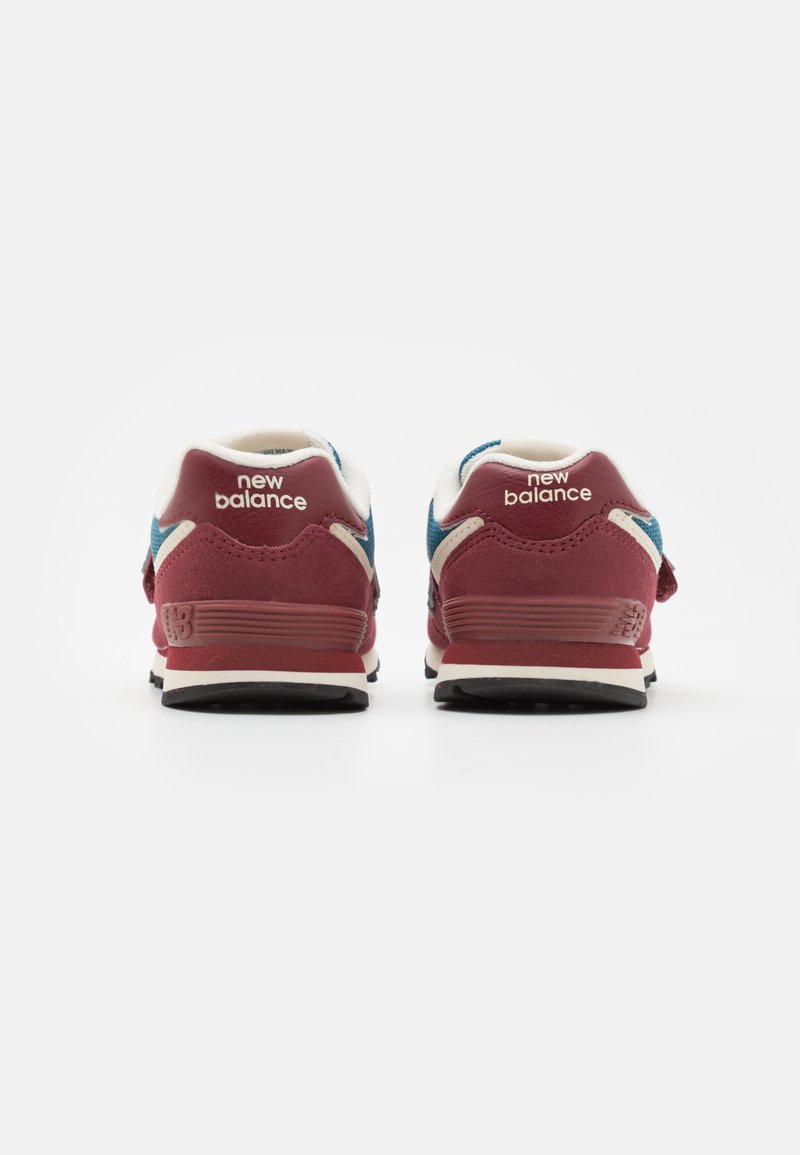 New Balance New Balance 574 UNISEX - Trainers - classic crimson Rabatt