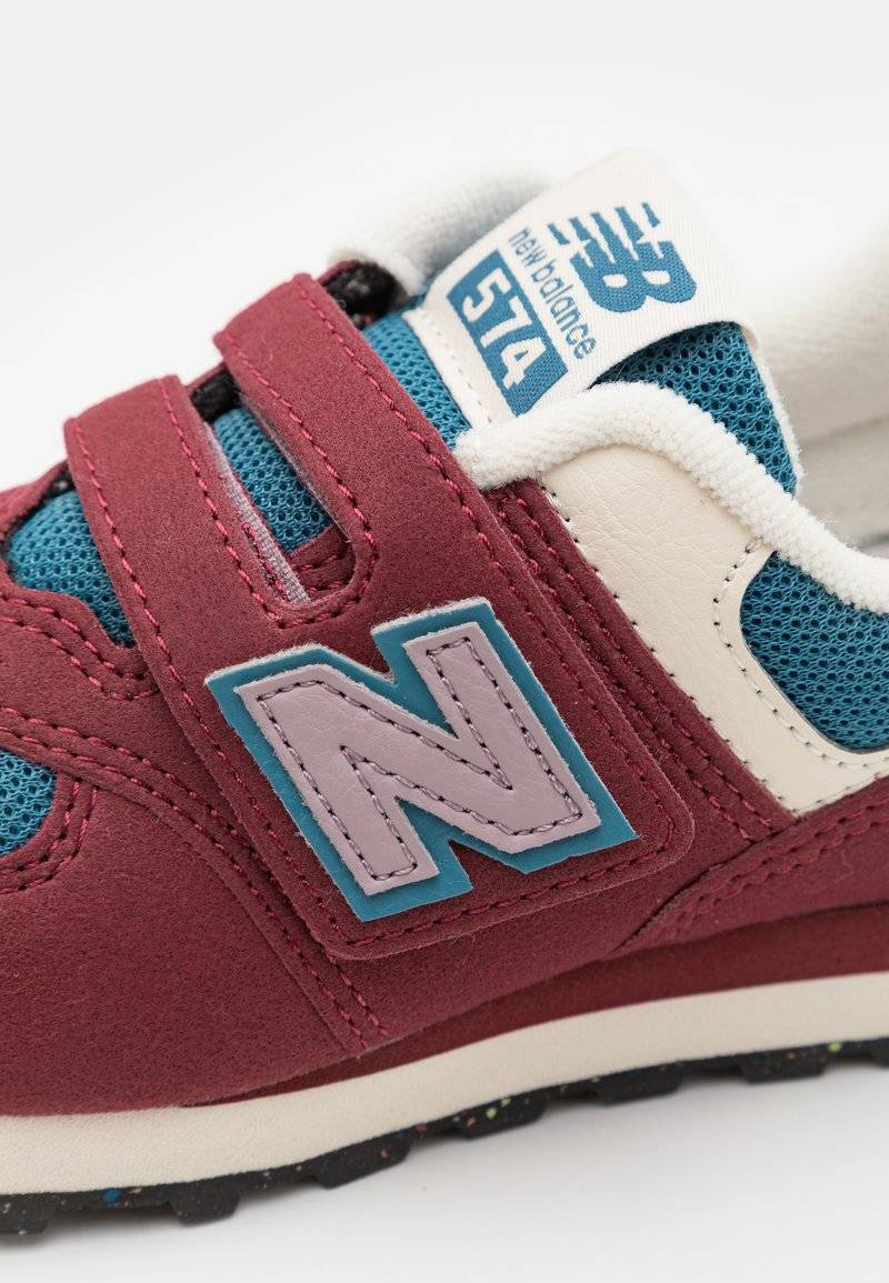 New Balance New Balance 574 UNISEX - Trainers - classic crimson Rabatt