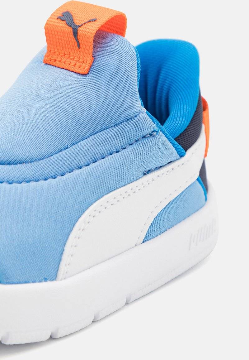 Puma Puma COURTFLEX V3 EASE IN UNISEX - Training shoe Exklusive Angebote