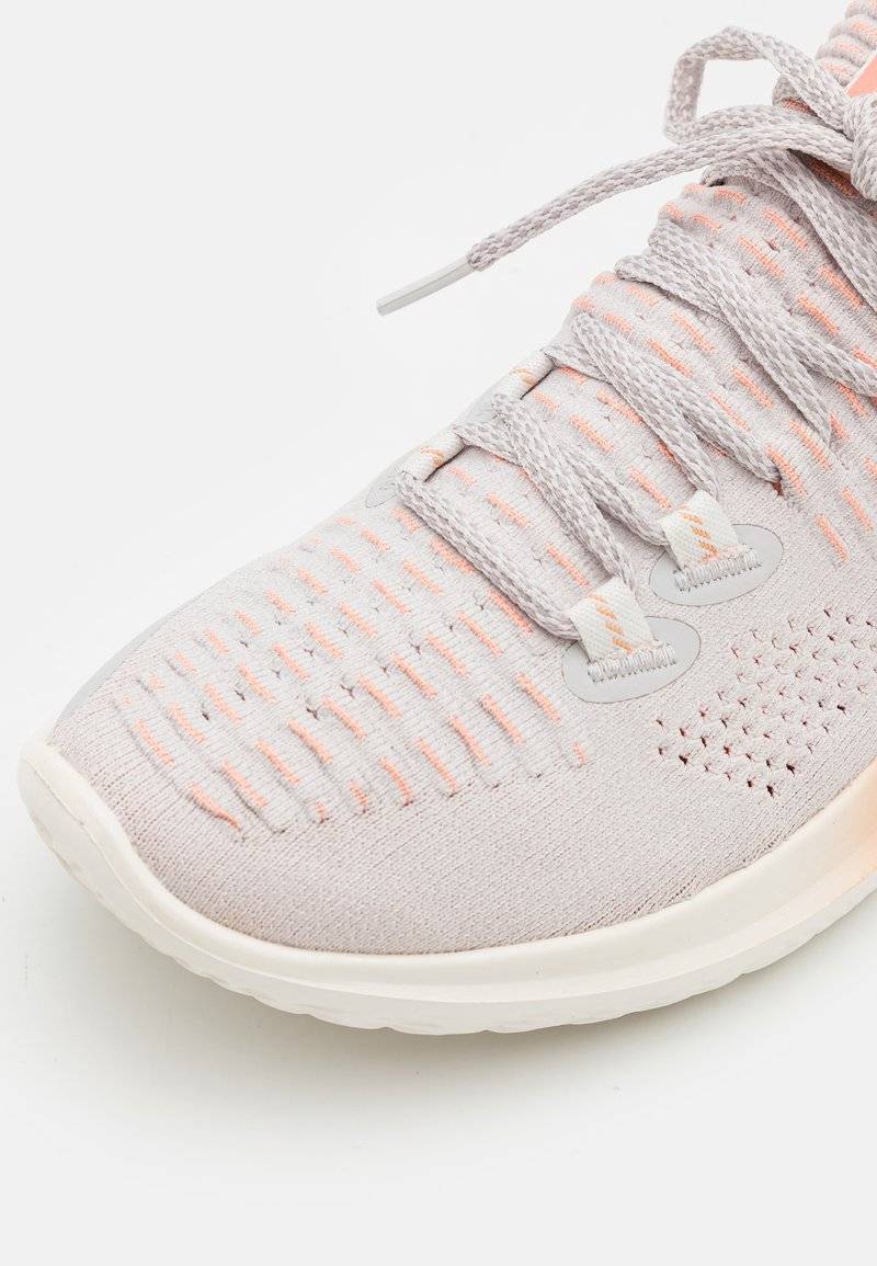 Under Armour Under Armour FLOW DYNAMIC INT EGRIT - Training shoe Große Rabatte