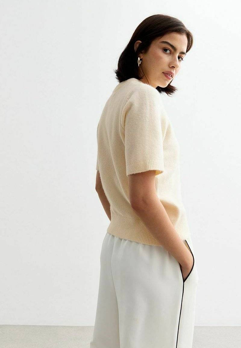 New Look New Look SHORT SLEEVE - Basic T-shirt - cream Nur noch ein Tag übrig