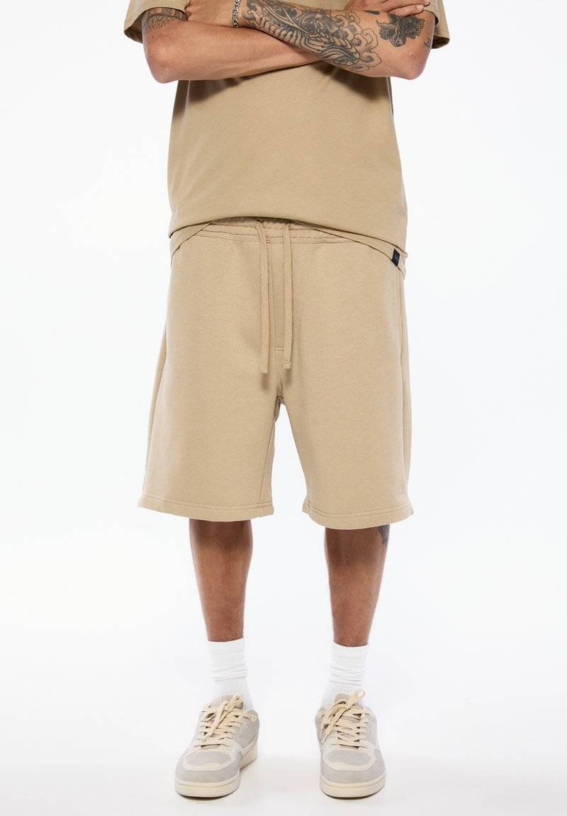PULL&BEAR PULL&BEAR SET BERMUDA SHORTS AND T-SHIRT - Tracksuit bottoms - sand Super Rabatt