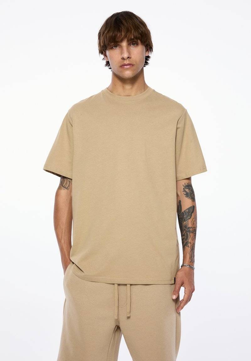 PULL&BEAR PULL&BEAR SET BERMUDA SHORTS AND T-SHIRT - Tracksuit bottoms - sand Super Rabatt