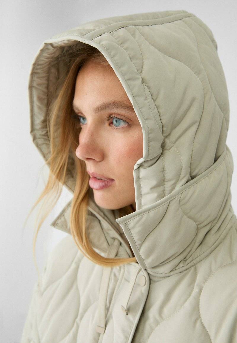 Stradivarius Stradivarius PUFFER - Winter jacket - white 50% Rabatt mit kostenlosem Versand