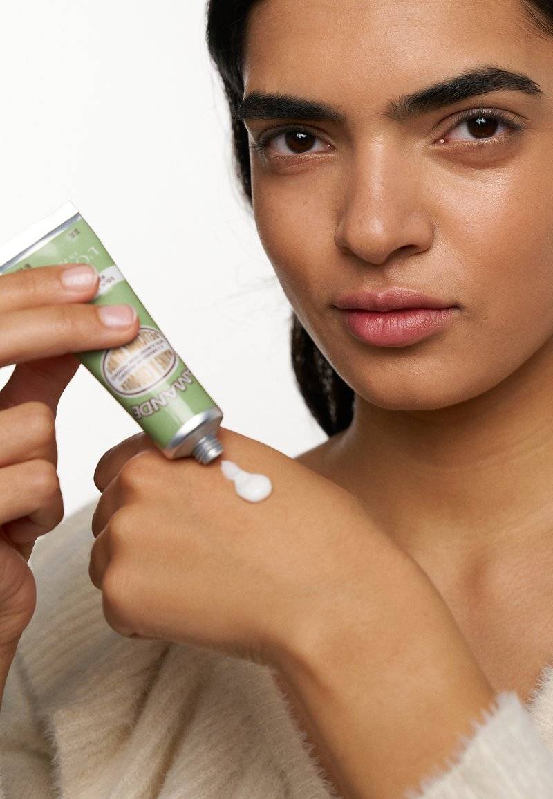 L'OCCITANE L'OCCITANE ALMOND HAND CREAM - Hand cream Saisonale Angebote