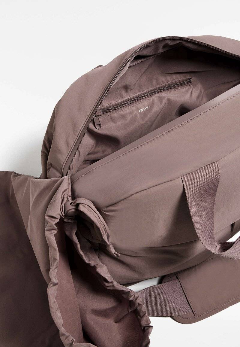 OYSHO OYSHO WITH FLAP POCKET - Sports bag - pink Begrenzte Freigabe