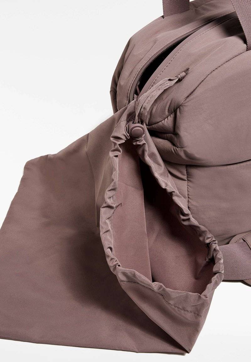 OYSHO OYSHO WITH FLAP POCKET - Sports bag - pink Begrenzte Freigabe