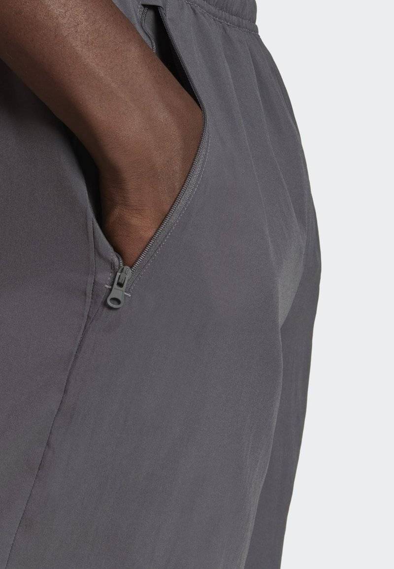 adidas Performance adidas Performance ESSENTIALS WOVEN - Sports shorts - grey 50% Rabatt mit kostenlosem Versand