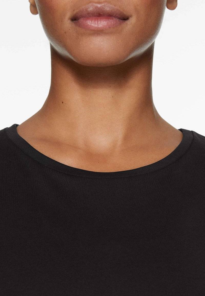 OYSHO OYSHO MODAL - Basic T-shirt - black Begrenzt auf 3 Tage