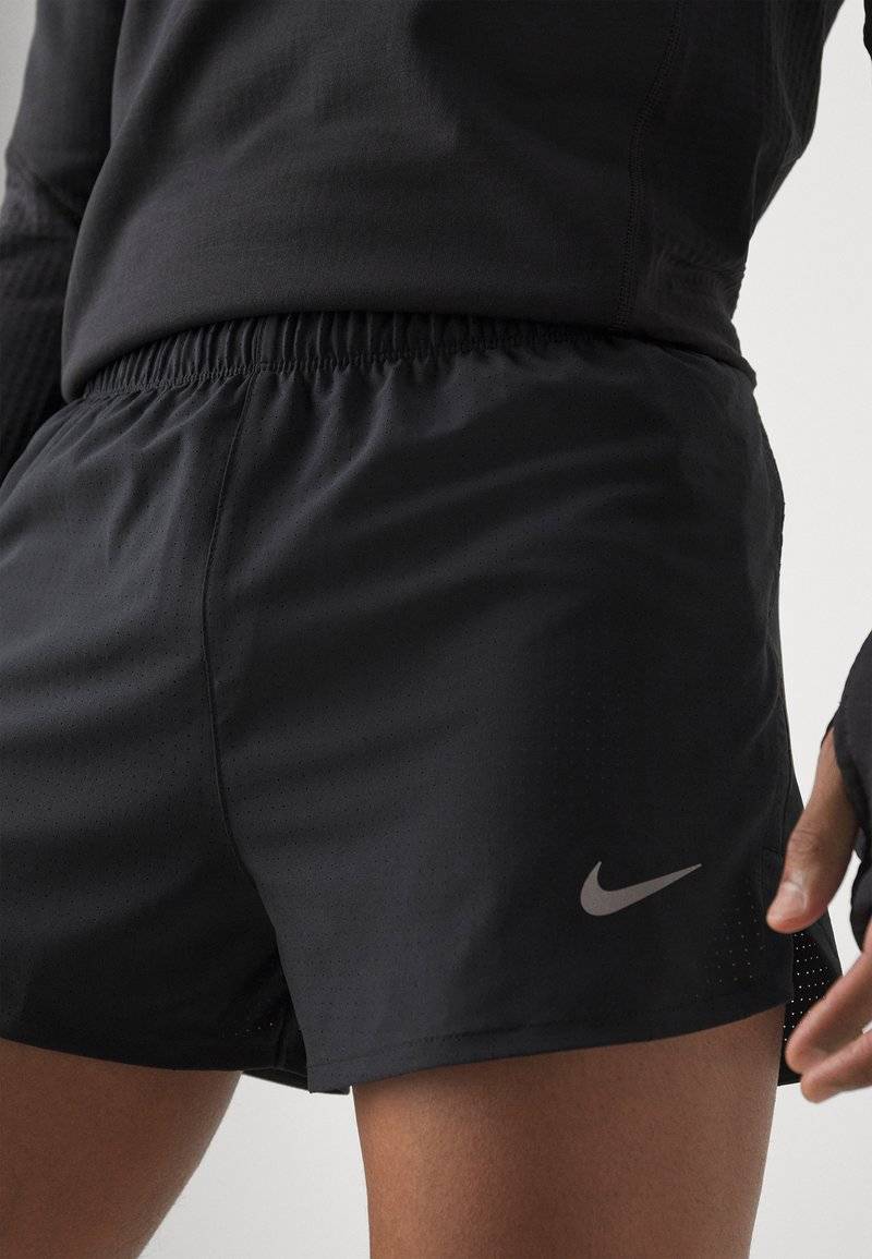 Nike Performance Nike Performance FAST SHORT - Sports shorts zollfrei