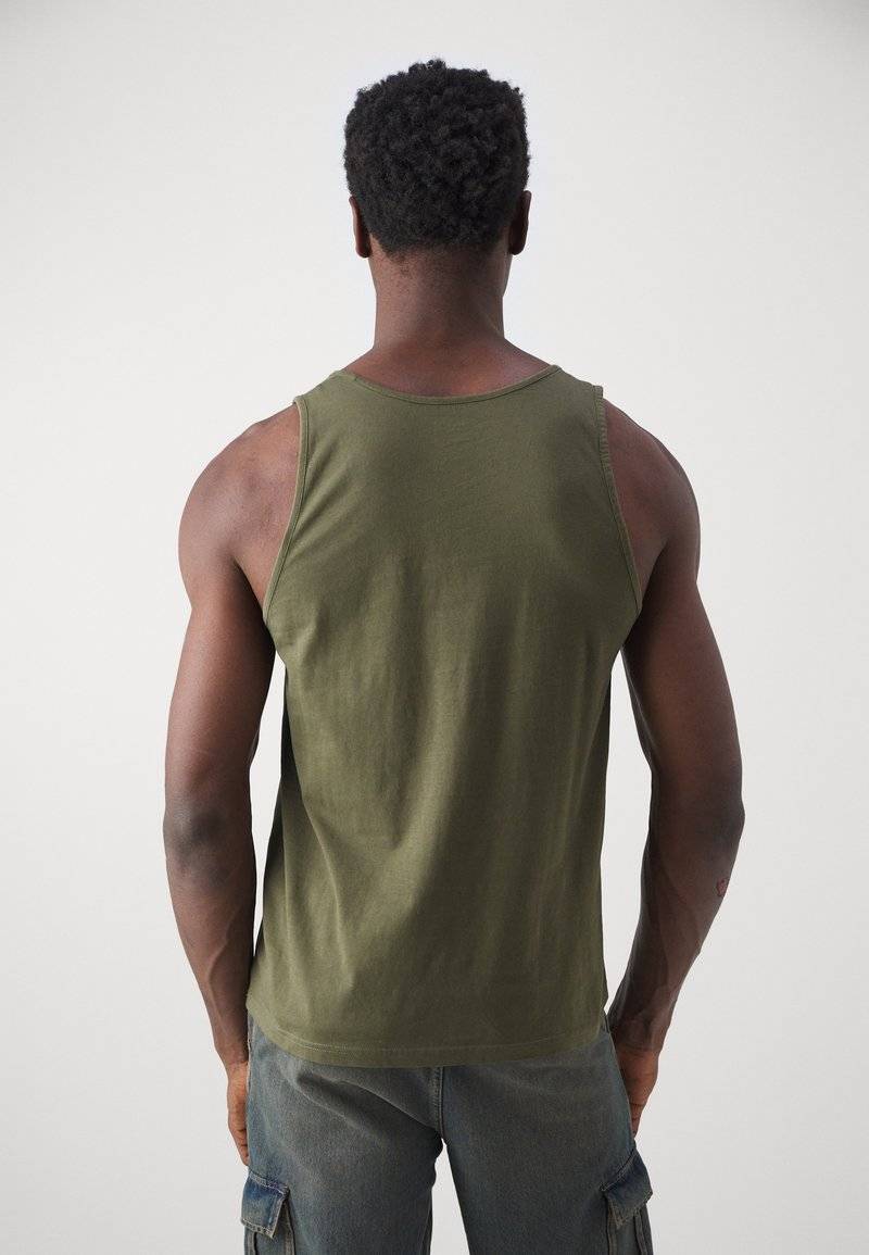 Levi's® Levi's® LSEHOUSEMARK TANK - Top - olive night 2025