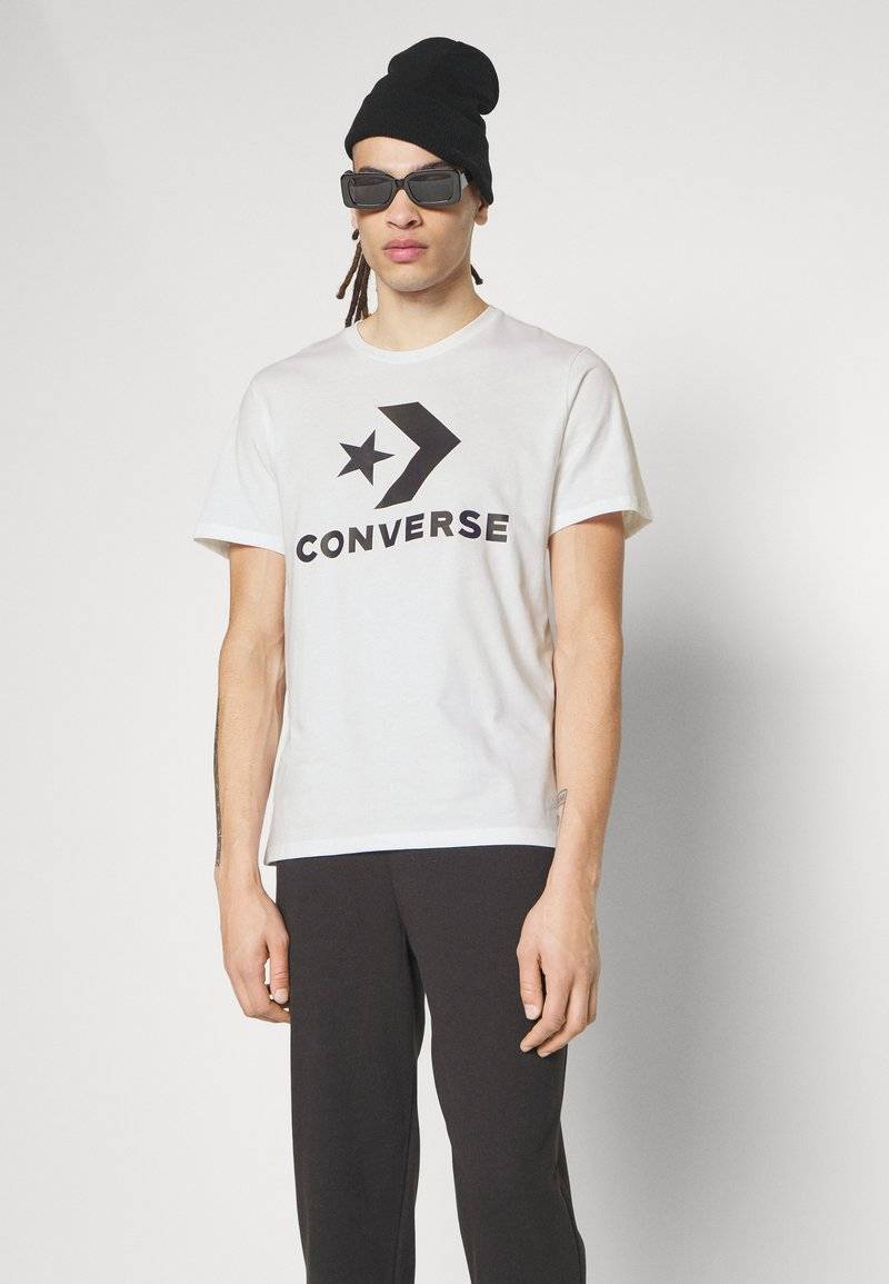 Converse Converse GO TO STAR CHEVRON TEE UNISEX - Print T-shirt - white Fabrikverkauf