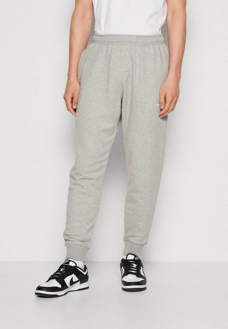Nike Sportswear Nike Sportswear CLUB JGGR FT - Tracksuit bottoms Flash Sale