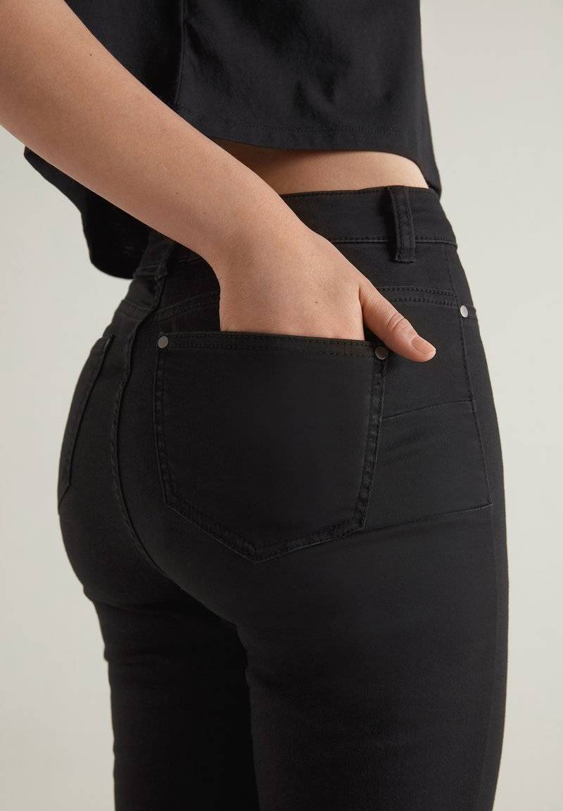 Tezenis Tezenis PUSH-UP - Slim fit jeans - nero Cyber Monday