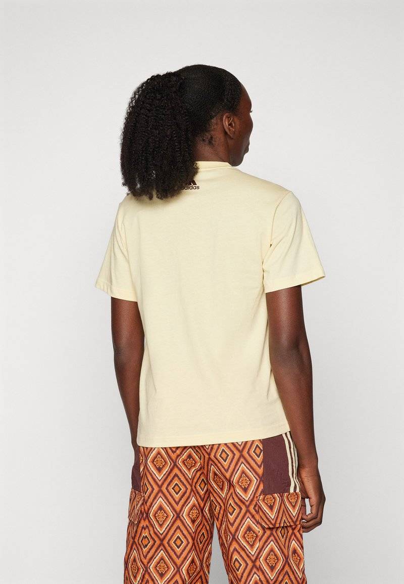 adidas Sportswear adidas Sportswear ADIDAS FARM RIO GRAPHIC - Print T-shirt - easy yellow JETZT KAUFEN