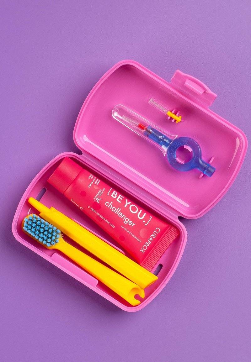 Curaprox Curaprox TRAVEL SET - Bath and body set - pink Sonderangebot der Fabrik