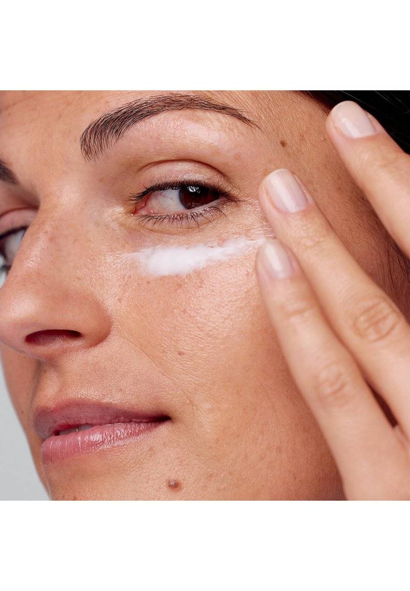 Clinique Clinique SMART CLINICAL REPAIR WRINKLE CORRECTING EYE CREAM - Eyecare Nur noch ein Tag übrig