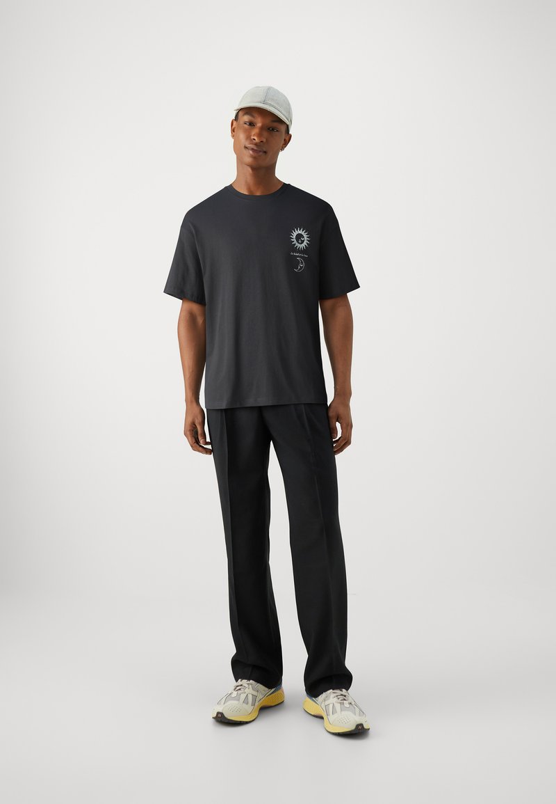 Jack & Jones Jack & Jones JORSOLEIL TEE CREW NECK UNISEX - Print T-shirt - black Online Shopping