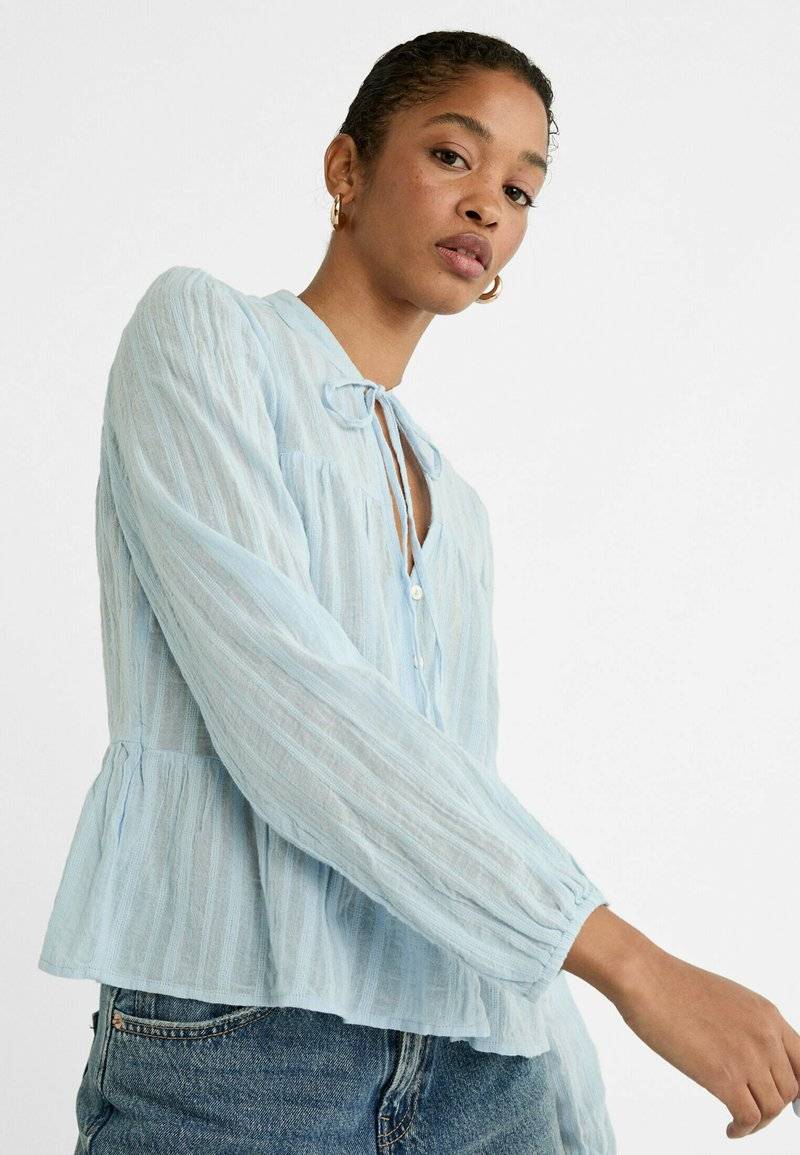 Stradivarius Stradivarius FLOWING BOHO - Blouse - light blue Cyber Monday