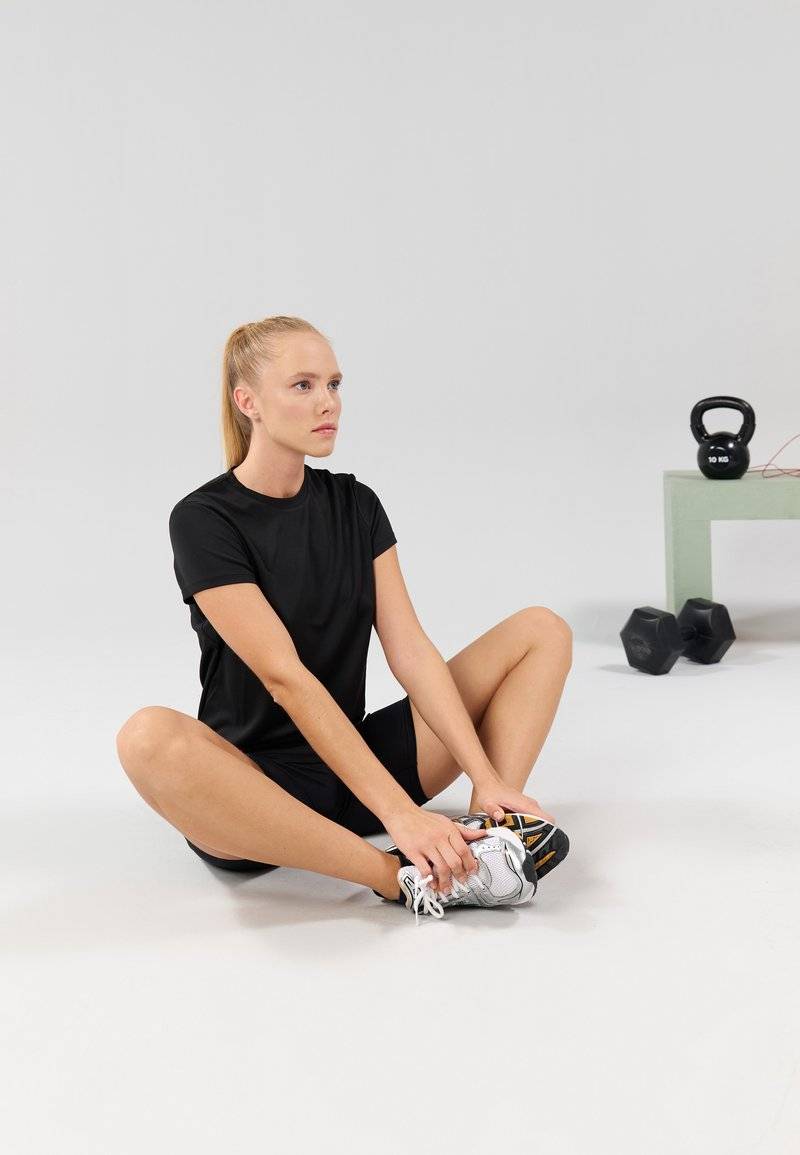 Even&Odd active Even&Odd active Basic T-shirt - black Neueste Mode
